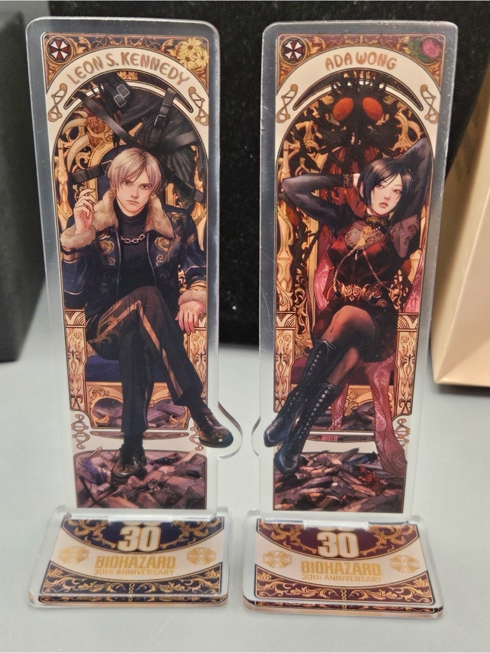 Resident evil Leon Ada stand up figure